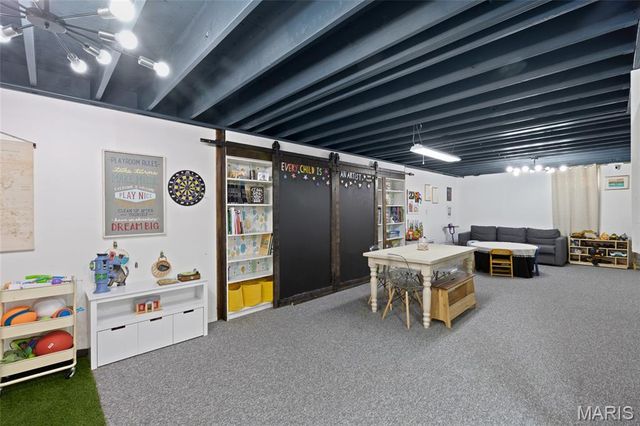 4901 Sunset Oaks Lane, St Louis, MO 63128