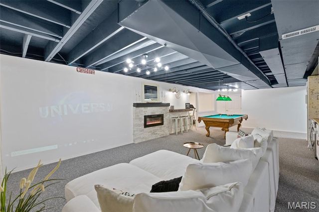 4901 Sunset Oaks Lane, St Louis, MO 63128