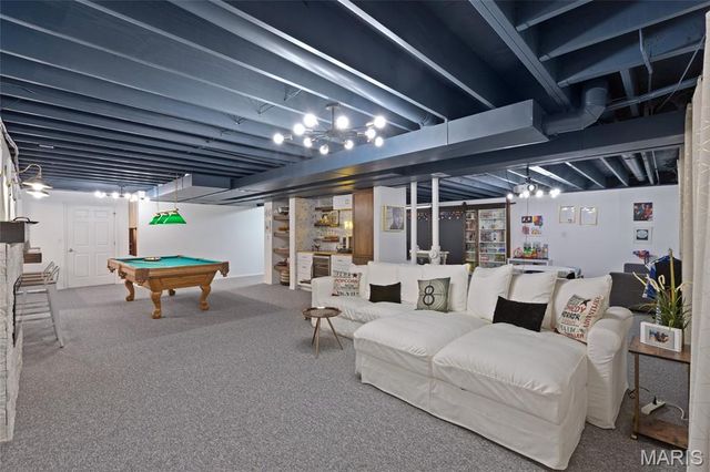 4901 Sunset Oaks Lane, St Louis, MO 63128