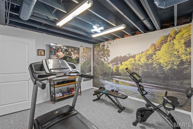 4901 Sunset Oaks Lane, St Louis, MO 63128