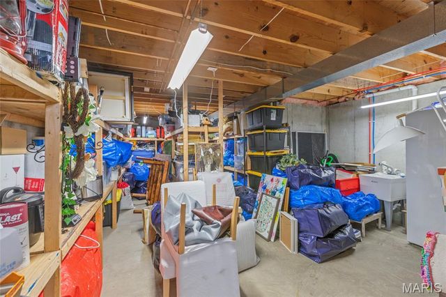 4901 Sunset Oaks Lane, St Louis, MO 63128