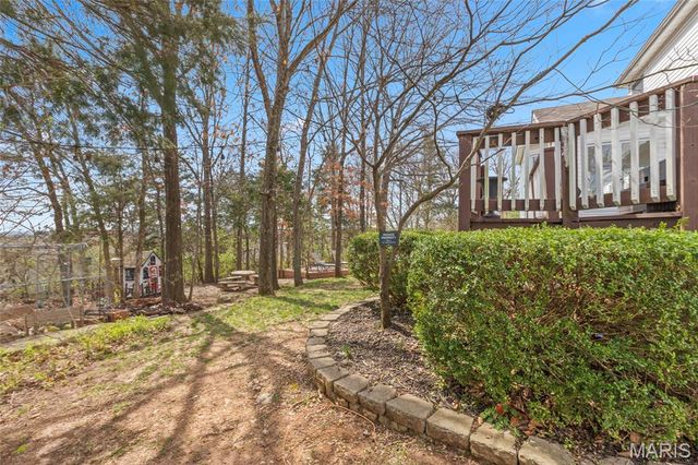 4901 Sunset Oaks Lane, St Louis, MO 63128