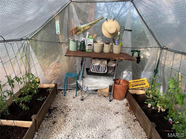 4901 Sunset Oaks Lane, St Louis, MO 63128