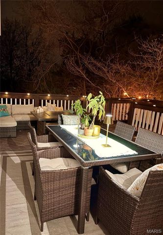 4901 Sunset Oaks Lane, St Louis, MO 63128