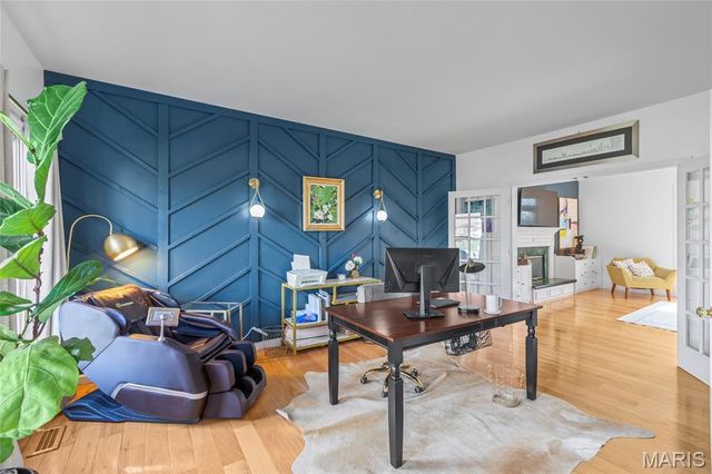 4901 Sunset Oaks Lane, St Louis, MO 63128