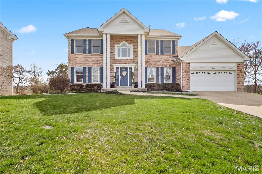 4901 Sunset Oaks Lane, St Louis, MO 63128