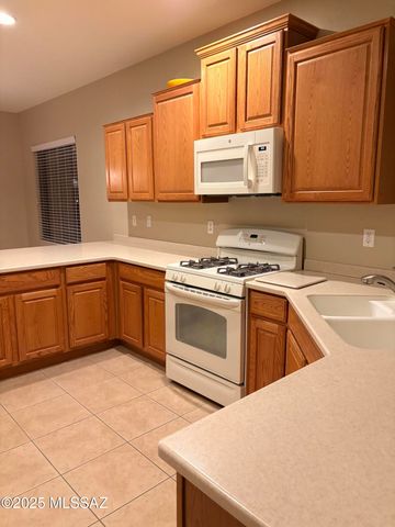 290 W Calle Del Estribo, Sahuarita, AZ 85629