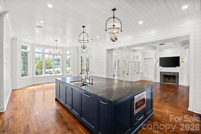 4536 Parview Drive N, Charlotte, NC 28226