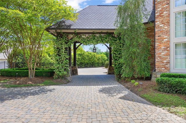 4536 Parview Drive N, Charlotte, NC 28226