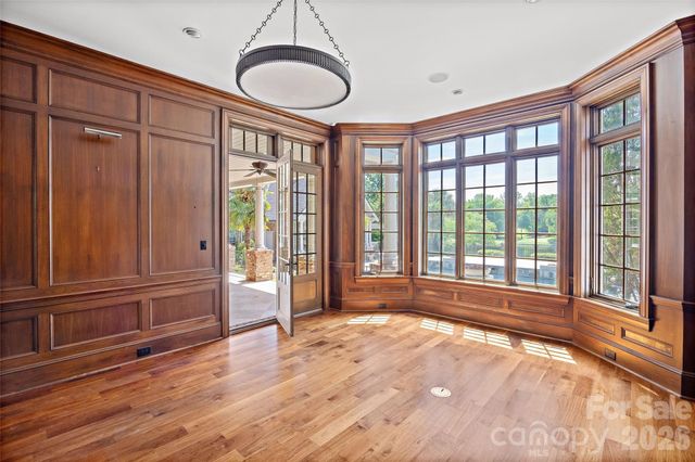 4536 Parview Drive N, Charlotte, NC 28226