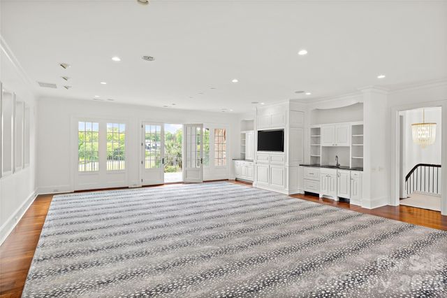 4536 Parview Drive N, Charlotte, NC 28226