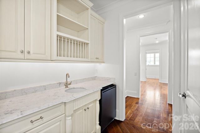 4536 Parview Drive N, Charlotte, NC 28226