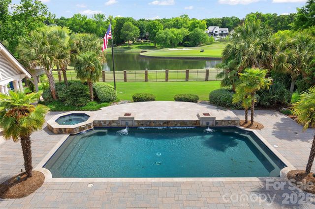 4536 Parview Drive N, Charlotte, NC 28226