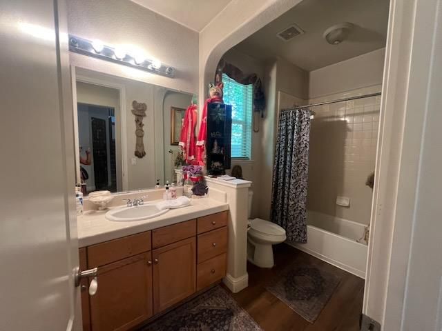 9245 Pinehurst Dr, Roseville, CA 95747