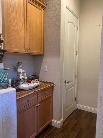 9245 Pinehurst Dr, Roseville, CA 95747