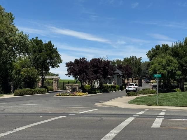 9245 Pinehurst Dr, Roseville, CA 95747