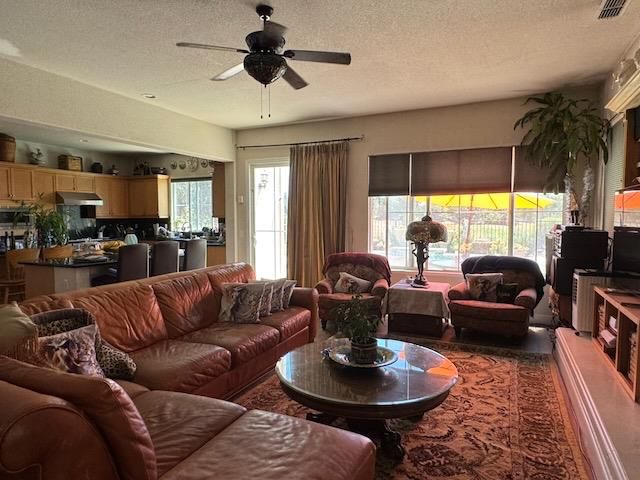 9245 Pinehurst Dr, Roseville, CA 95747
