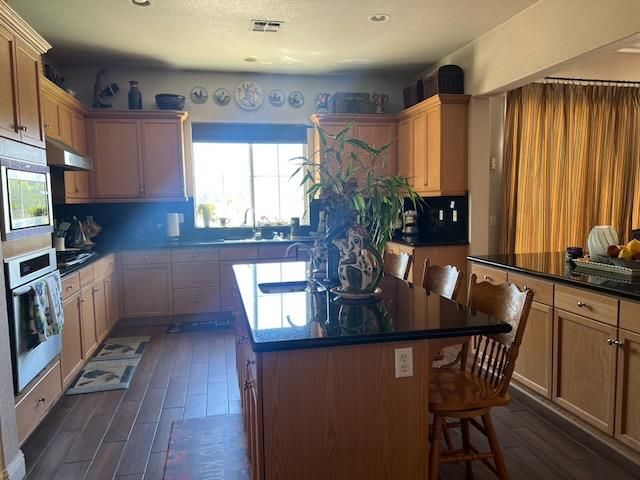 9245 Pinehurst Dr, Roseville, CA 95747