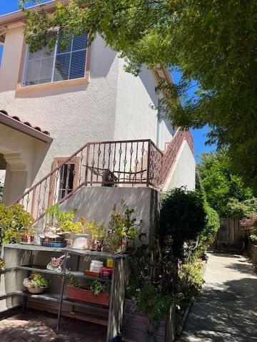 9245 Pinehurst Dr, Roseville, CA 95747