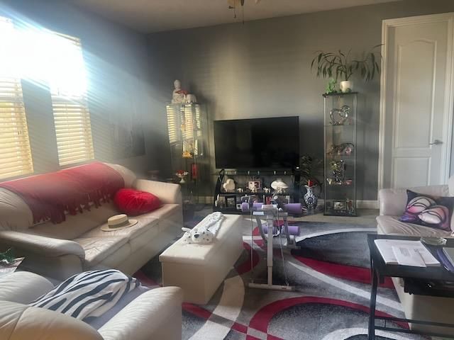 9245 Pinehurst Dr, Roseville, CA 95747