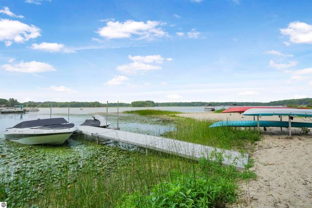 8303 W Sapphire, Lake City, MI 49651