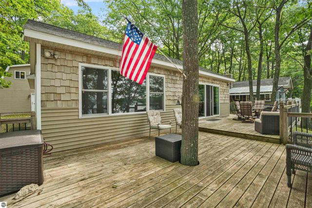 8303 W Sapphire, Lake City, MI 49651