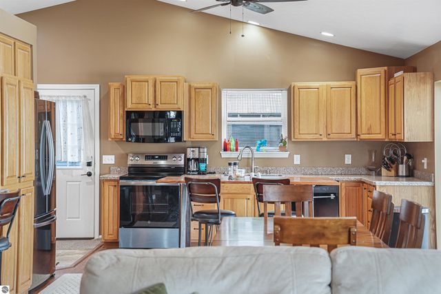 8303 W Sapphire, Lake City, MI 49651