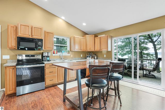 8303 W Sapphire, Lake City, MI 49651