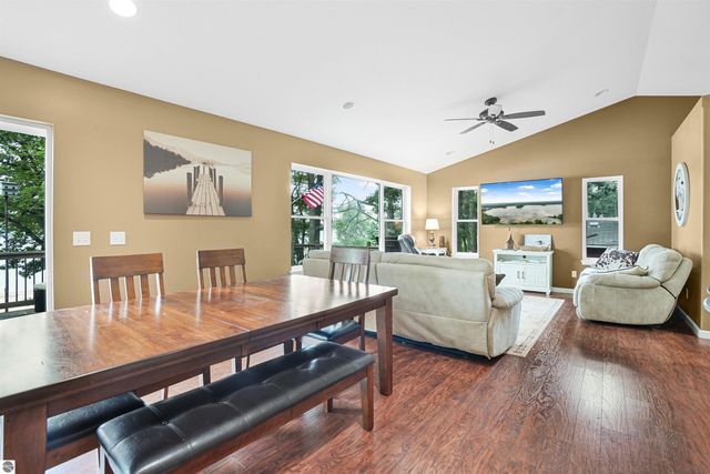 8303 W Sapphire, Lake City, MI 49651