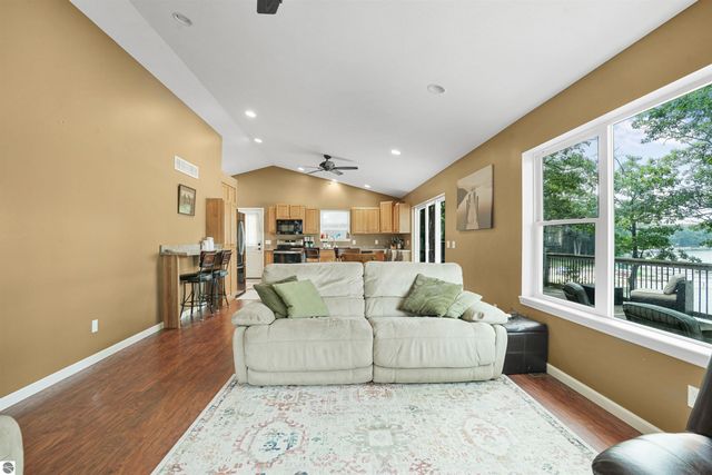 8303 W Sapphire, Lake City, MI 49651