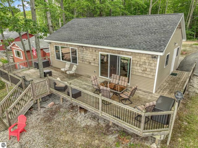 8303 W Sapphire, Lake City, MI 49651