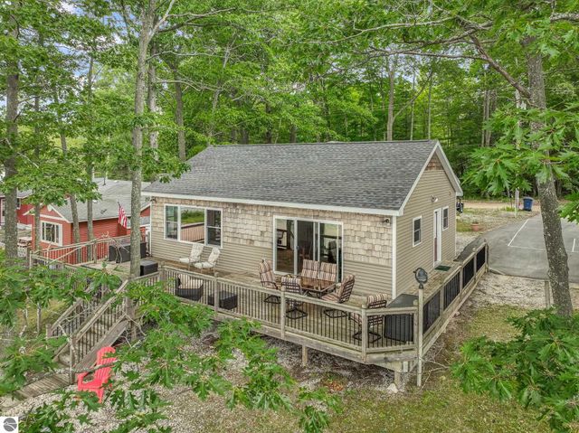 8303 W Sapphire, Lake City, MI 49651