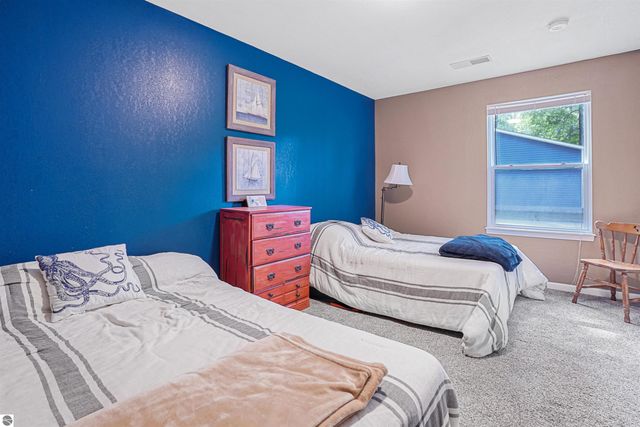 8303 W Sapphire, Lake City, MI 49651