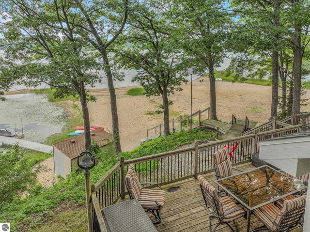 8303 W Sapphire, Lake City, MI 49651