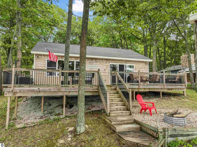 8303 W Sapphire, Lake City, MI 49651