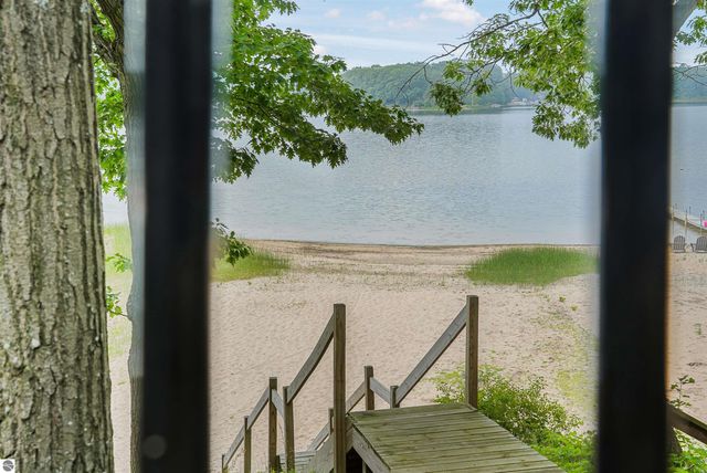 8303 W Sapphire, Lake City, MI 49651