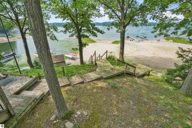 8303 W Sapphire, Lake City, MI 49651