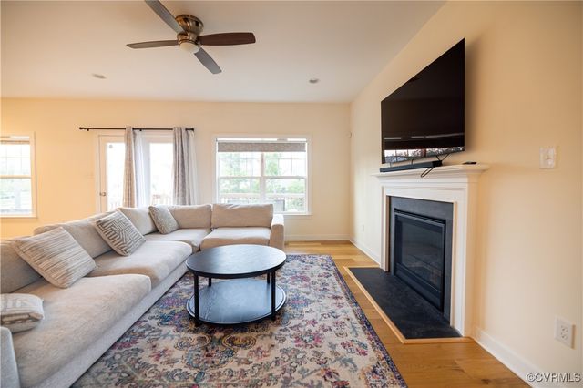 12194 Elnora Ln, Glen Allen, VA 23059