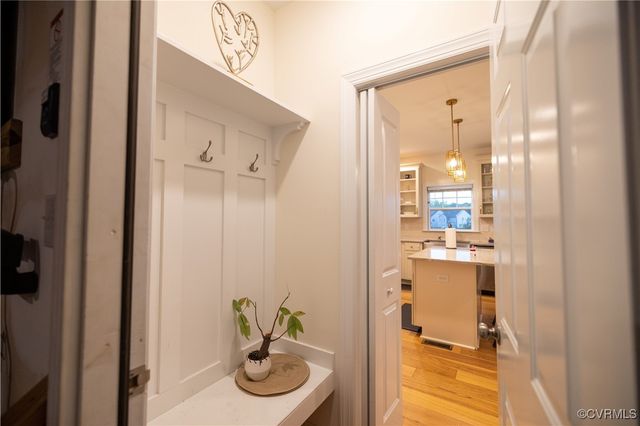 12194 Elnora Ln, Glen Allen, VA 23059