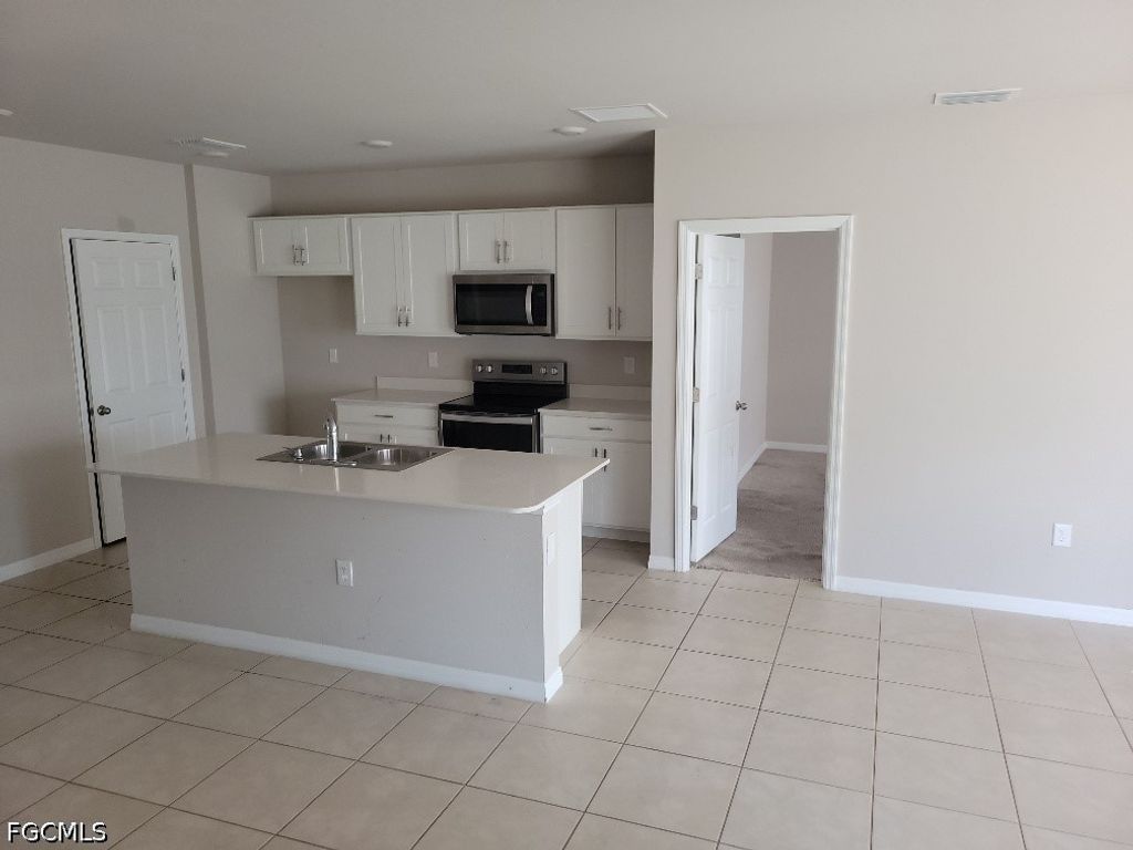 Image 3 of property listing at 334 Kismet PKWY E, Cape Coral, FL 33909