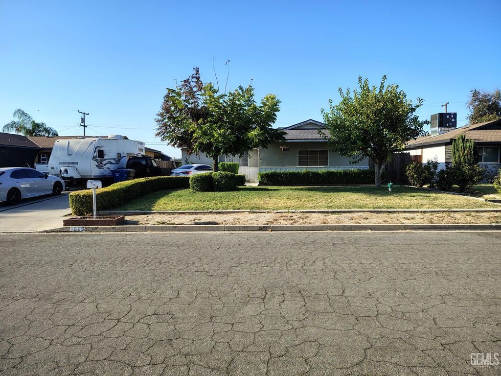 1009 Lorene Avenue, Bakersfield, CA 93308