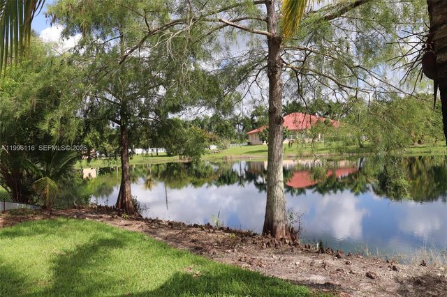 18901 SW 63rd St, Southwest Ranches, FL 33332