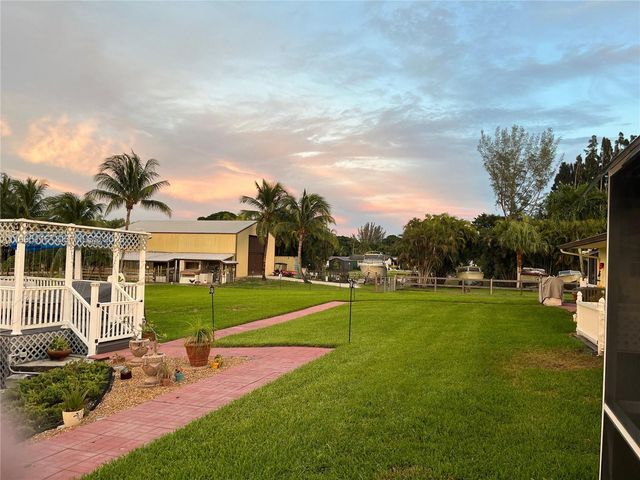 18901 SW 63rd St, Southwest Ranches, FL 33332