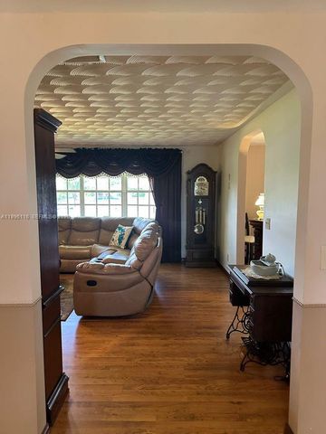 18901 SW 63rd St, Southwest Ranches, FL 33332