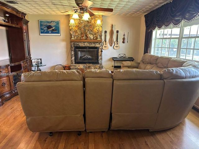 18901 SW 63rd St, Southwest Ranches, FL 33332