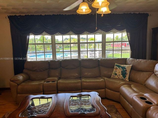 18901 SW 63rd St, Southwest Ranches, FL 33332