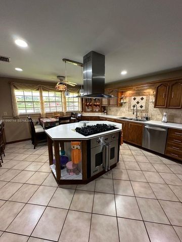 18901 SW 63rd St, Southwest Ranches, FL 33332