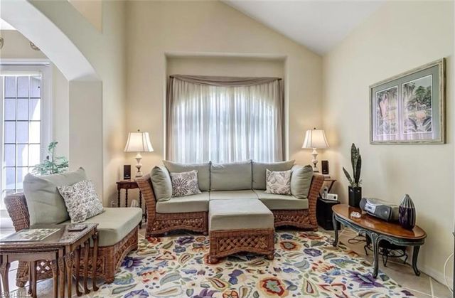 1041 Jardin DR, Naples, FL 34104