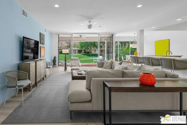 71 Westlake Circle, Palm Springs, CA 92264