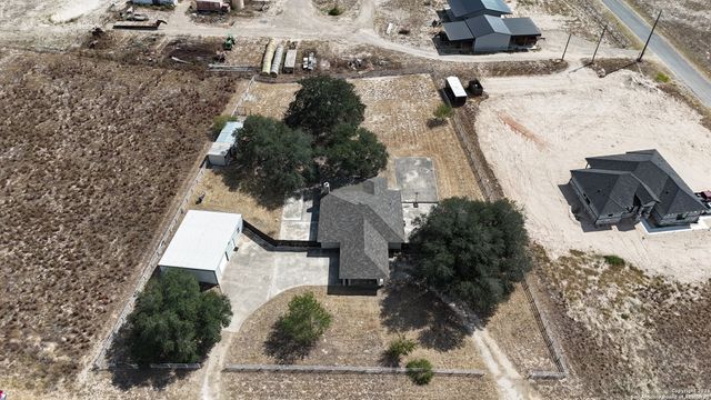 706 Sunrise, La Vernia, TX 78121